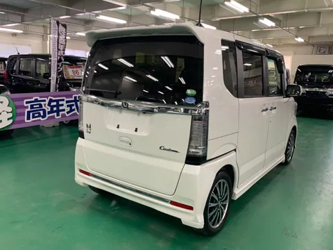 Honda N-BOX Custom