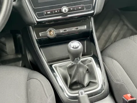 Roewe i5