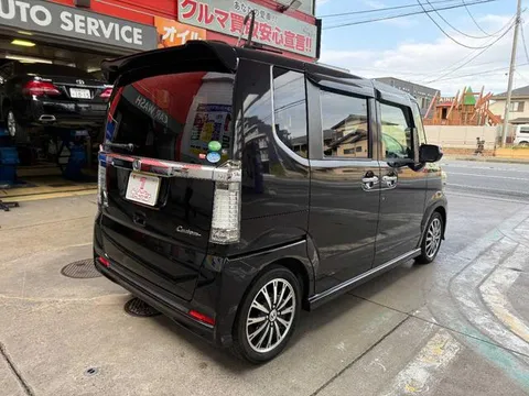 Honda N-BOX Custom