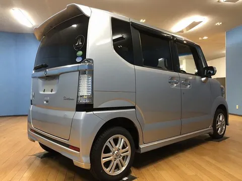 Honda N-BOX Custom