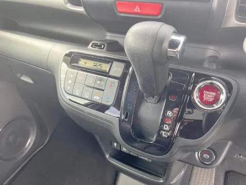 Honda N-BOX Slash