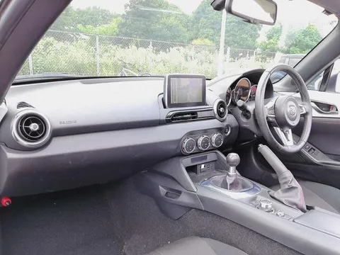 Mazda MX-5 (Roadster)
