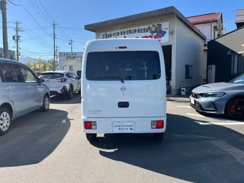 Nissan Clipper Van