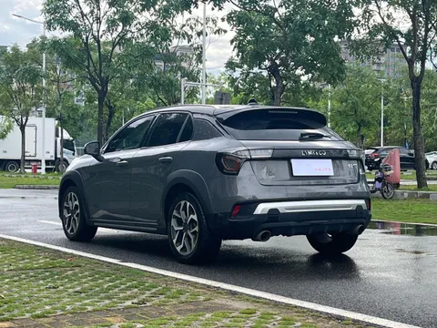 Lynk & Co 02