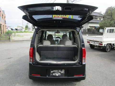 Nissan Otti