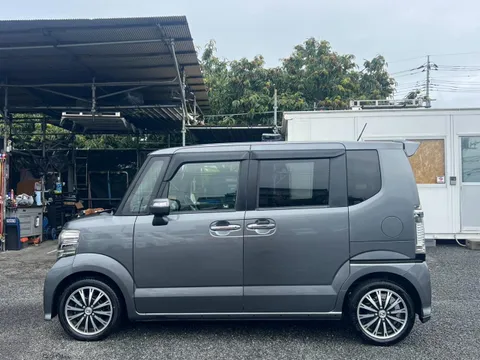 Honda N-BOX Custom
