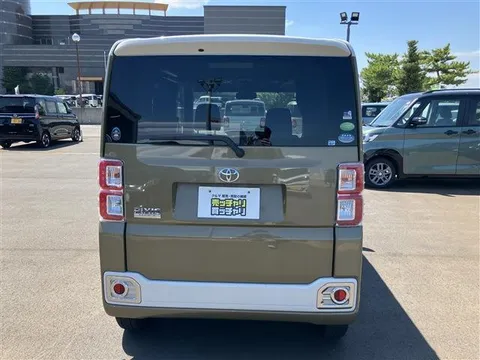 Toyota Pixis Mega