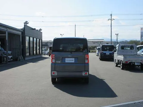 Toyota Pixis Mega
