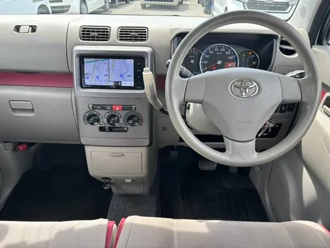 Toyota Pixis Space