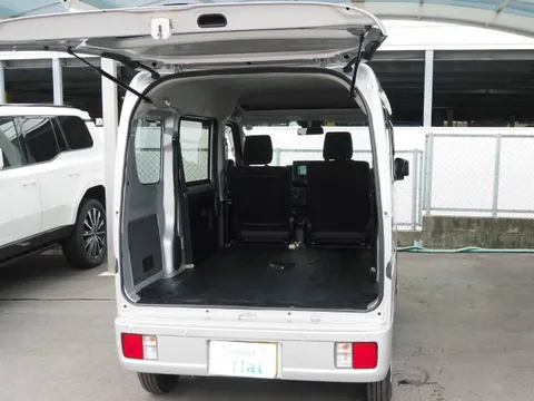 Nissan Clipper Van