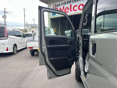 Nissan Clipper Van