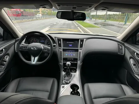 Infiniti Q50L