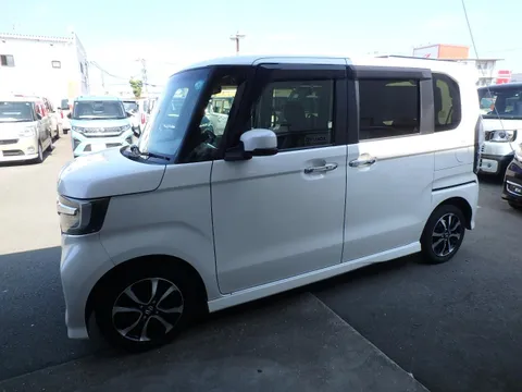 Honda N-BOX Custom