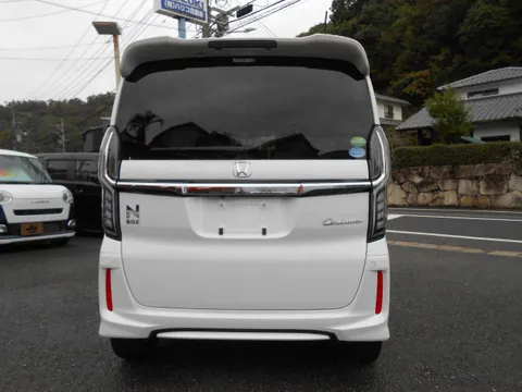 Honda N-BOX Custom