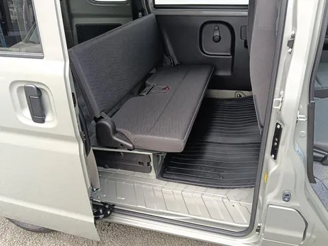 Nissan Clipper Van