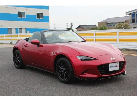 Mazda MX-5 (Roadster)