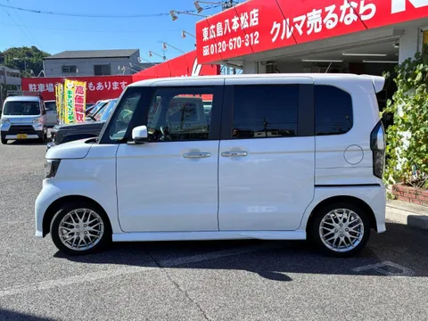 Honda N-BOX Custom