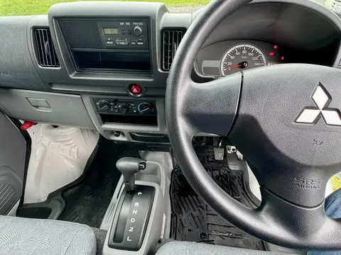 Mitsubishi Minicab Van