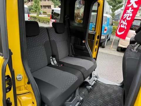 Toyota Pixis Mega