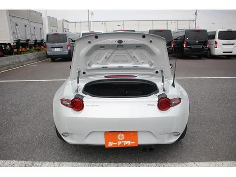 Mazda MX-5 (Roadster)