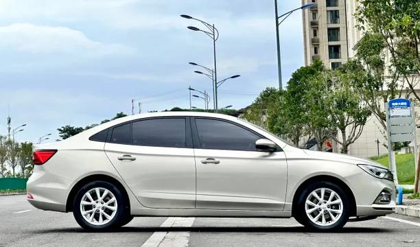 Roewe i5