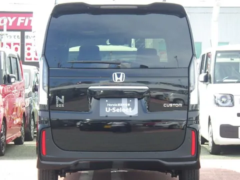 Honda N-BOX Custom
