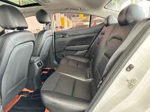 Hyundai Elantra (Avante)
