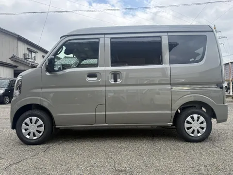Nissan Clipper Van