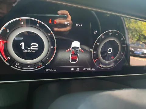 Hongqi HS5