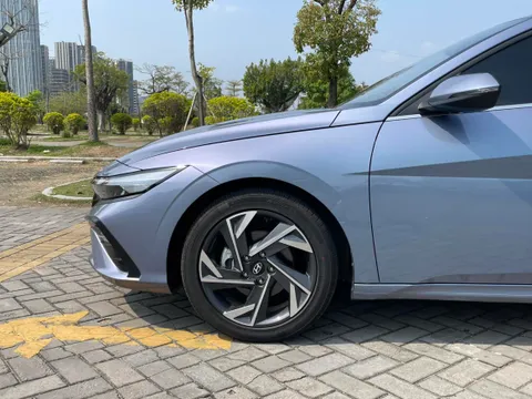 Hyundai Elantra (Avante)