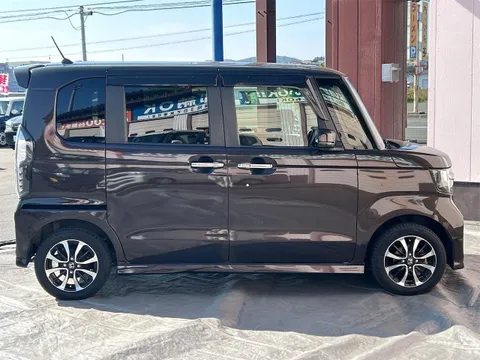 Honda N-BOX Custom