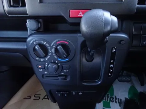Nissan Clipper Van