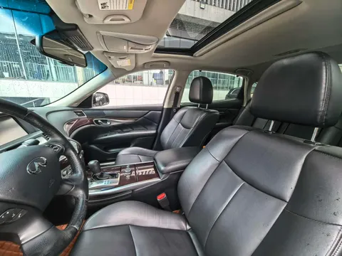 Infiniti Q70