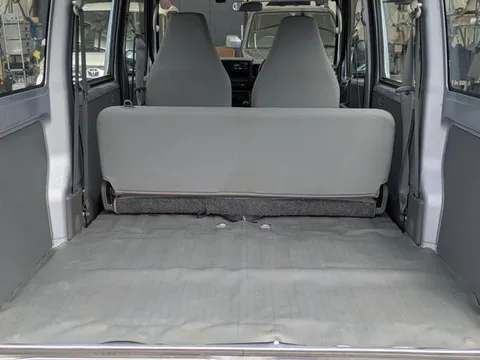 Nissan Clipper Van