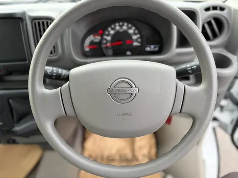 Nissan Clipper Van