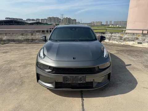 Lynk & Co 03