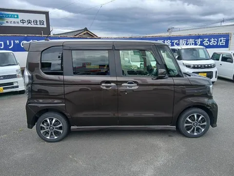 Honda N-BOX Custom