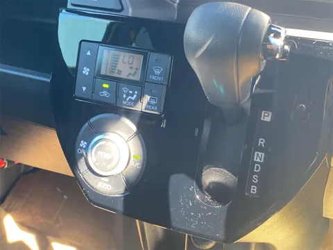 Toyota Pixis Mega