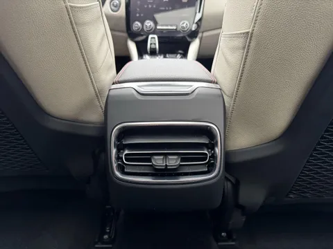Lynk & Co 02