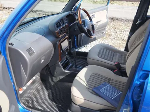 Daihatsu Mira Gino