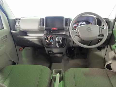 Nissan Clipper Van