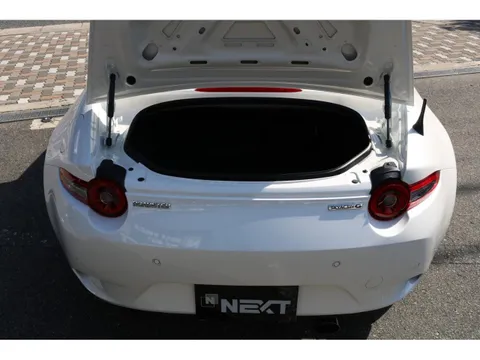 Mazda MX-5 (Roadster)