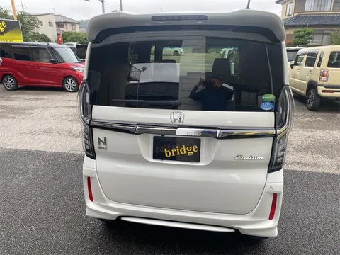 Honda N-BOX Custom