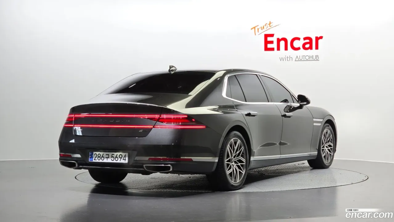 Genesis G90