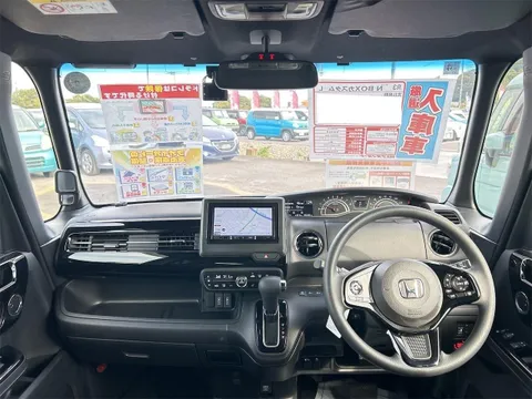 Honda N-BOX Custom