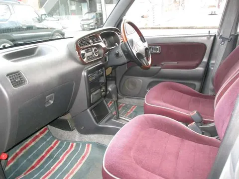 Daihatsu Mira Gino