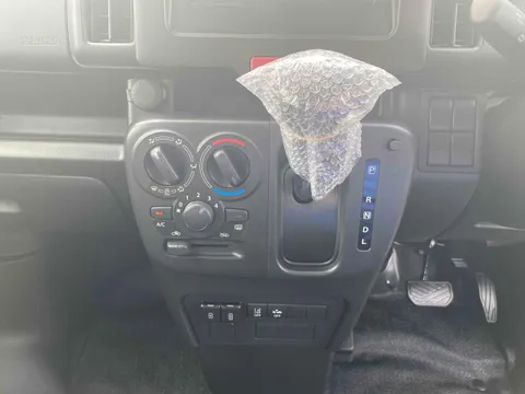 Nissan Clipper Van