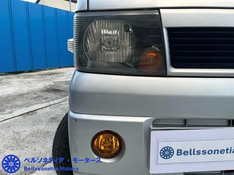 Nissan Clipper Van