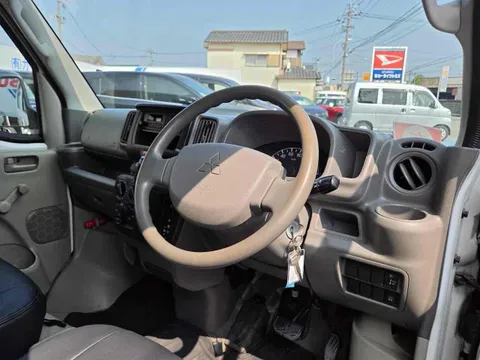 Mitsubishi Minicab Van
