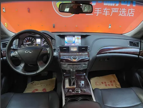 Infiniti Q70